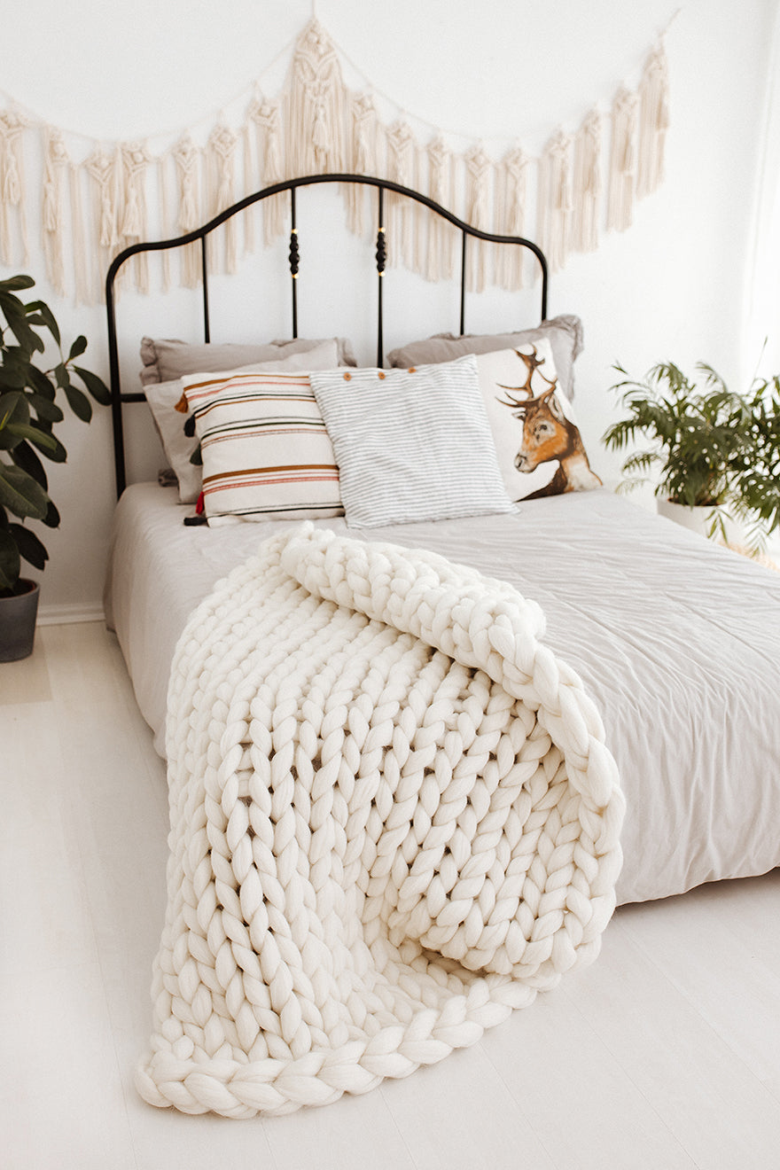 Chunky knit blanket for best sale king bed